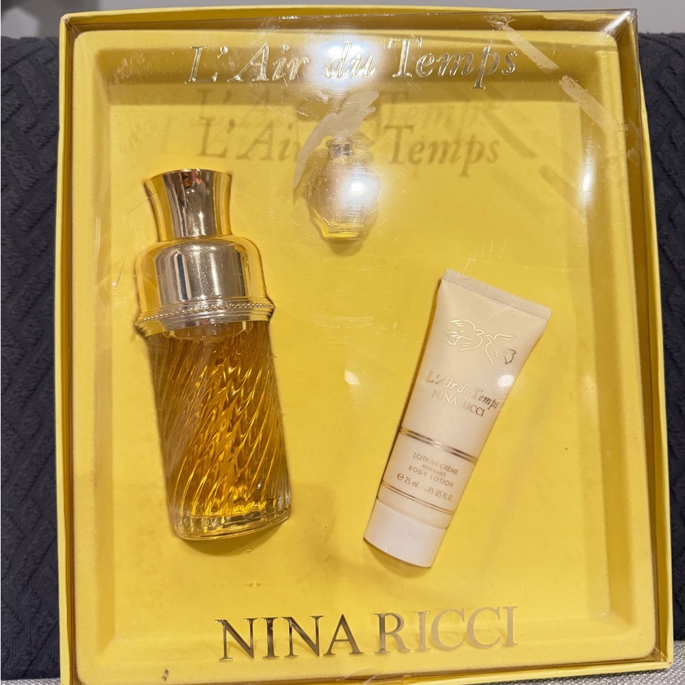 Vintage gift set of the classic fragrance L'Air du Temps by Nina Ricci